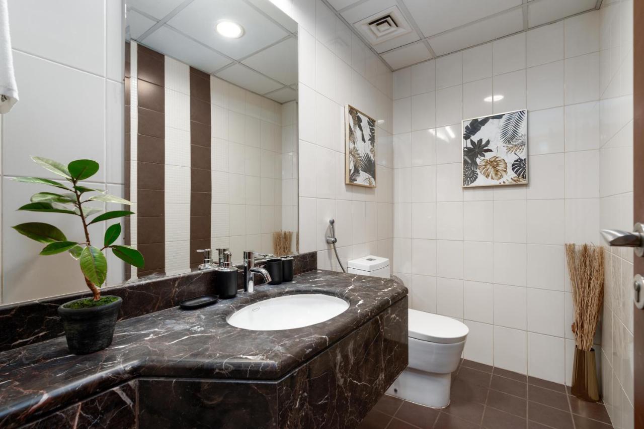 Spacious 2 Beds 5 Min Walk From Dubai Mall With Brand New Gym And Rooftop Swimming Pool Apartamento Exterior foto