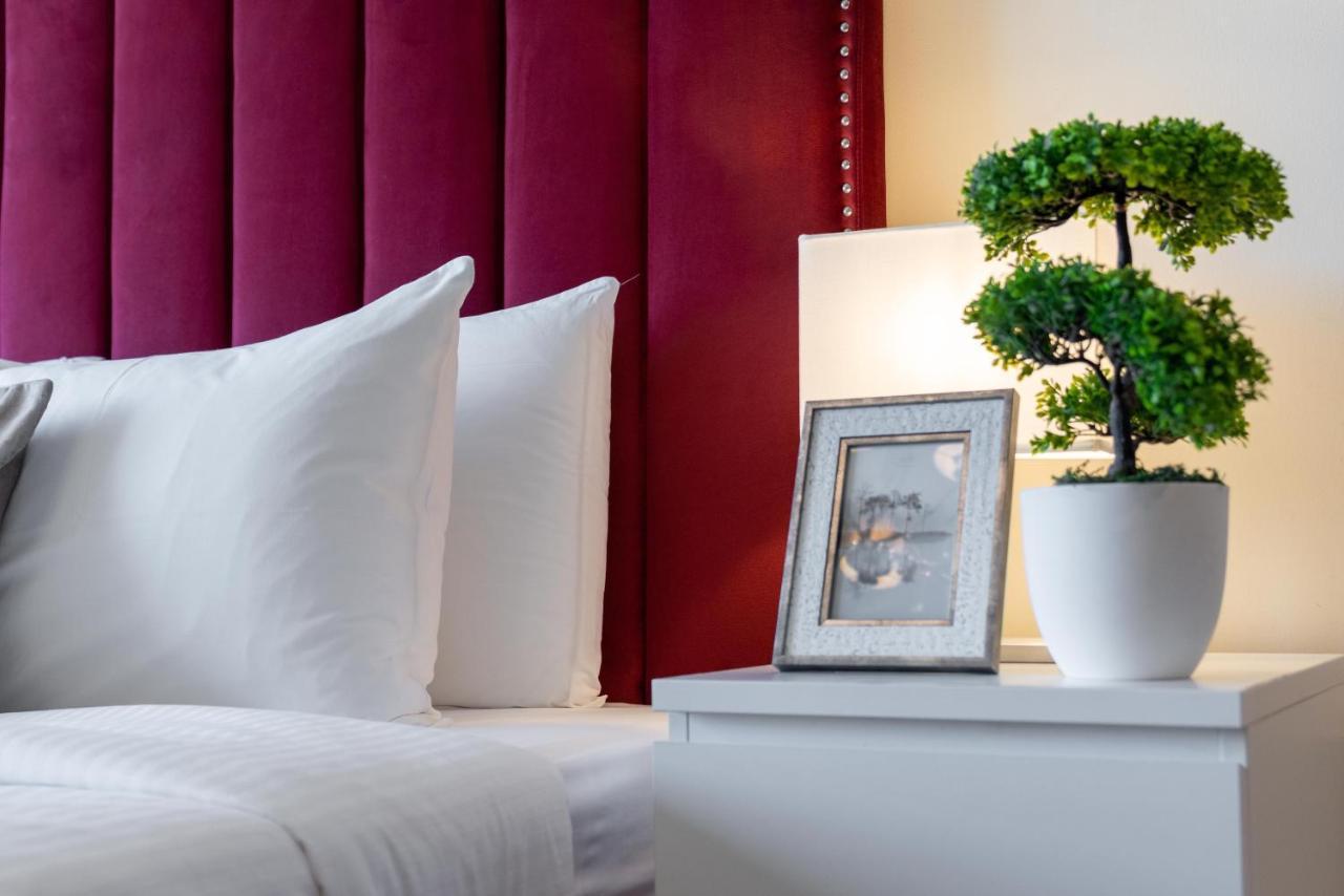 Spacious 2 Beds 5 Min Walk From Dubai Mall With Brand New Gym And Rooftop Swimming Pool Apartamento Exterior foto