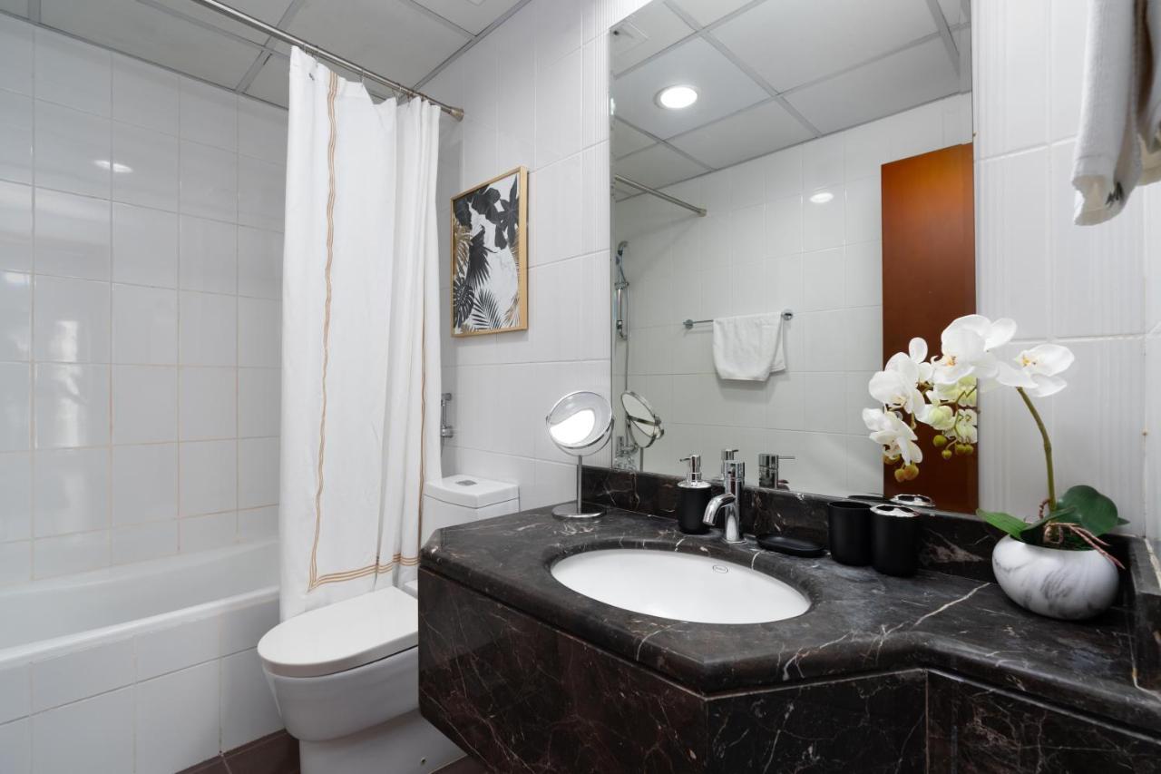 Spacious 2 Beds 5 Min Walk From Dubai Mall With Brand New Gym And Rooftop Swimming Pool Apartamento Exterior foto